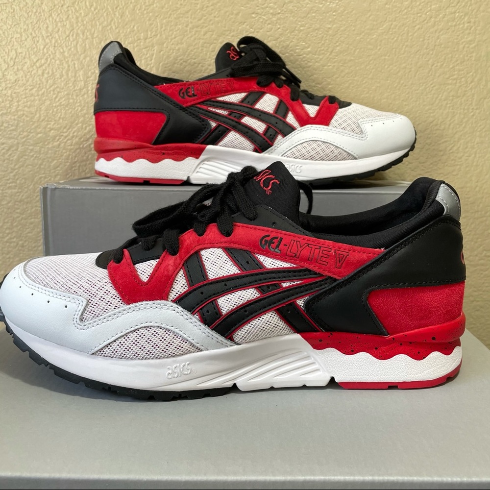 Brand new with box. ASICS gel lyte V men’s 9.5
